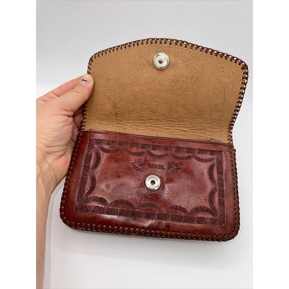 Vintage hand tooled leather womens bifold wallet with snap closure - Picture 3 of 4